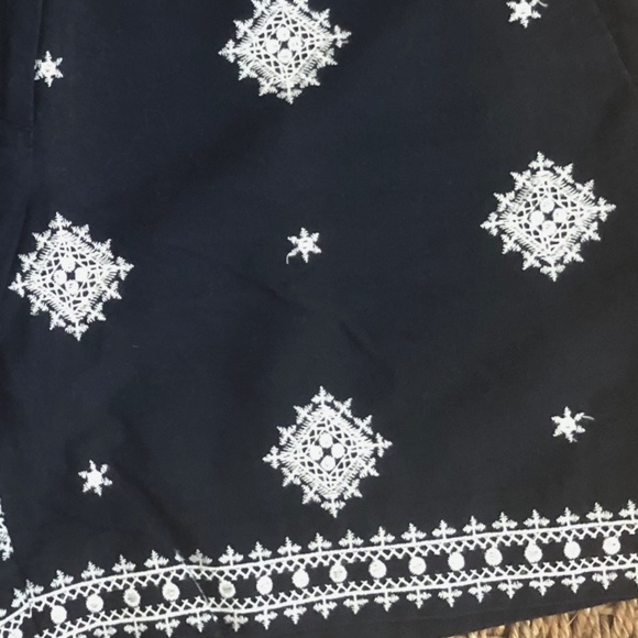 EEUC Worn Once LOFT Blue White Shorts Size 6 - Picture 2 of 2